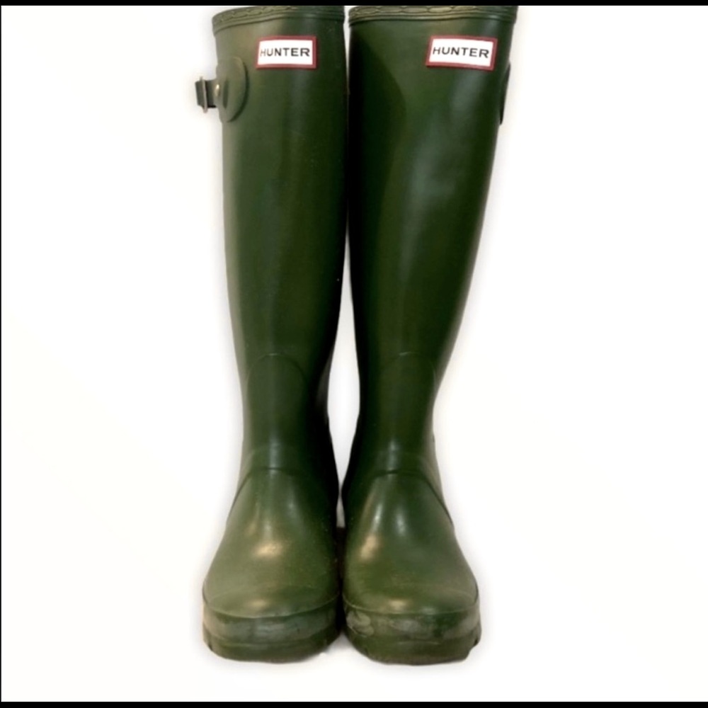 Hunter Tall Boot in Green. Size 9. NWOB